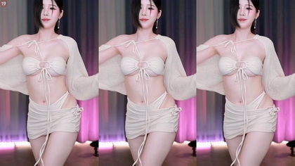 Watch Hot Asian Girl in Exclusive Video - 2024