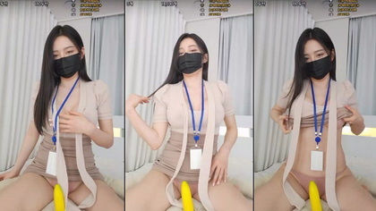 Hot Asian Girl in Steamy Scene: Exclusive Video for Your Enjoyment