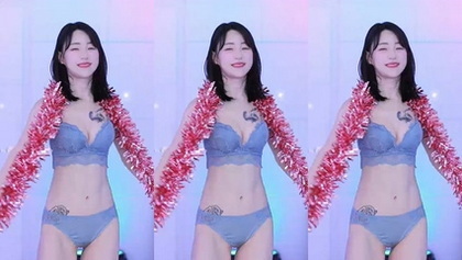 Experience the Intimate Exclusive QKeksms Threesome!