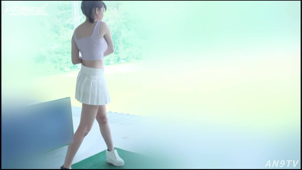 Snow-White Breasts Swinging on the Golf Course by a Sexy Sister!
