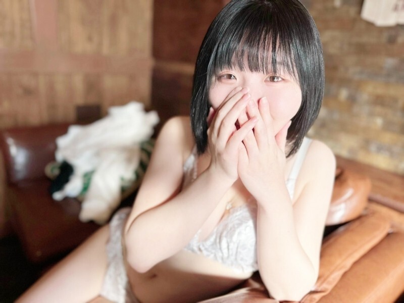 Seducing You With Her G-Cup Innocence: The Alluring Baby-Faced Beauty from Kanazawa's Renowned Inn!