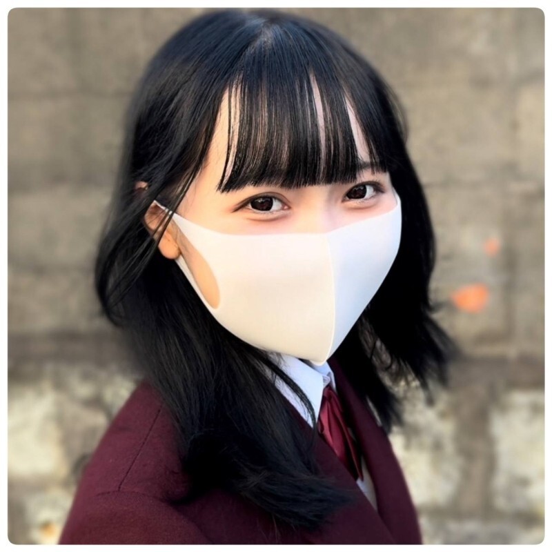 Overwhelming Transparency: Momona-chan's Uncensored Debut with Idol Group!