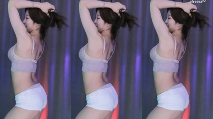 Exotic Dancer Delivers Unforgettable Performance - A Must-See Show!